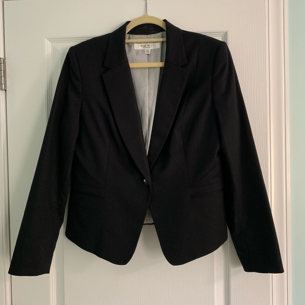 Nine West black suit jacket. Size 14